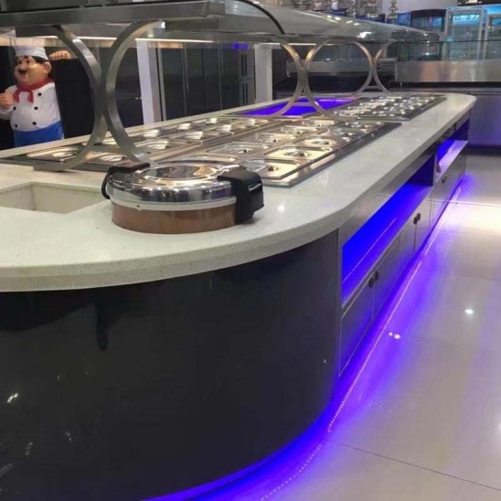 Disesuaikan besar karat panas dan sejuk sayur-sayuran yang dimasak paparan meja prasmanan 